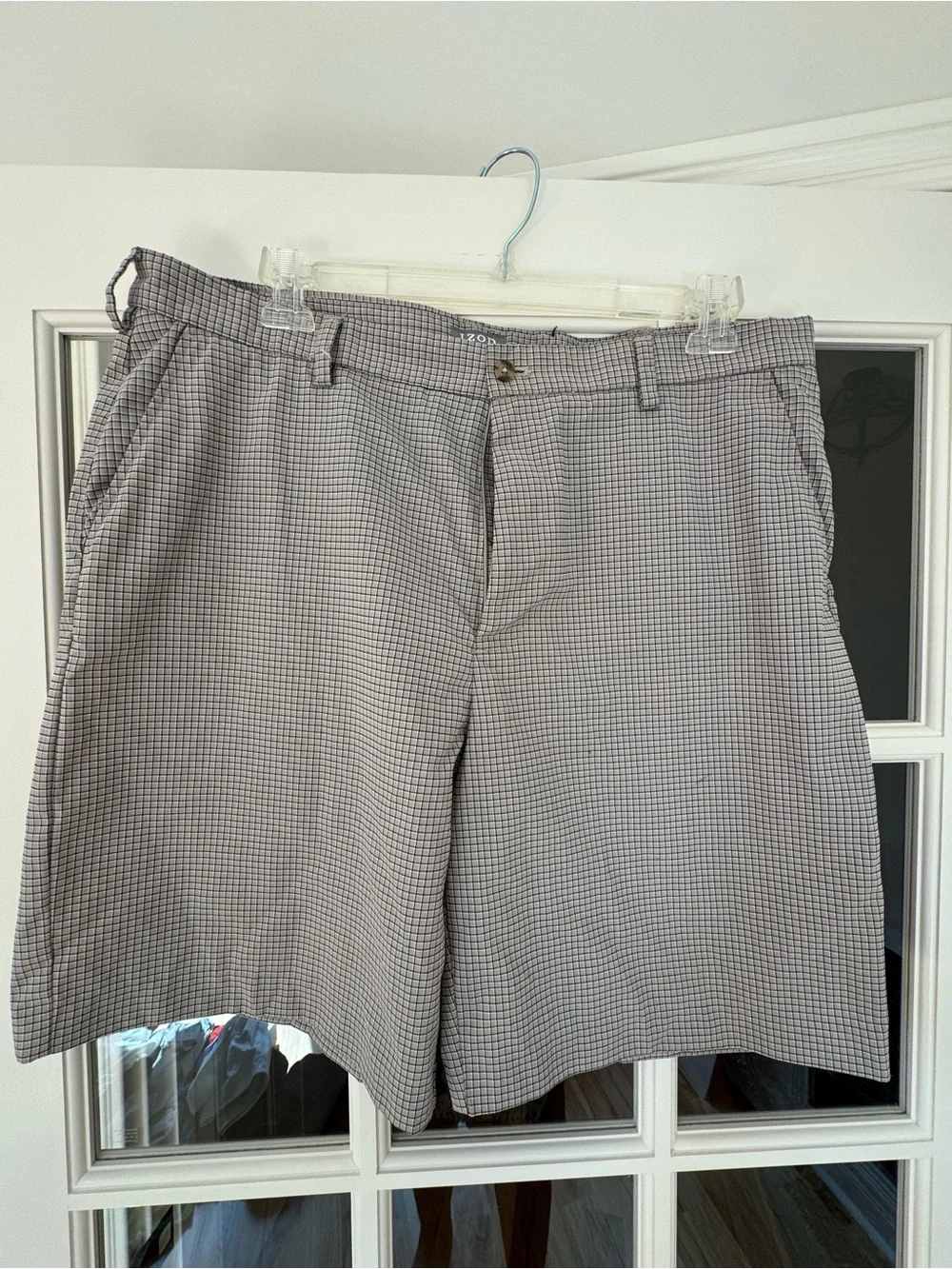 Izod Men's Gray Micro-Check Flat Front Shorts